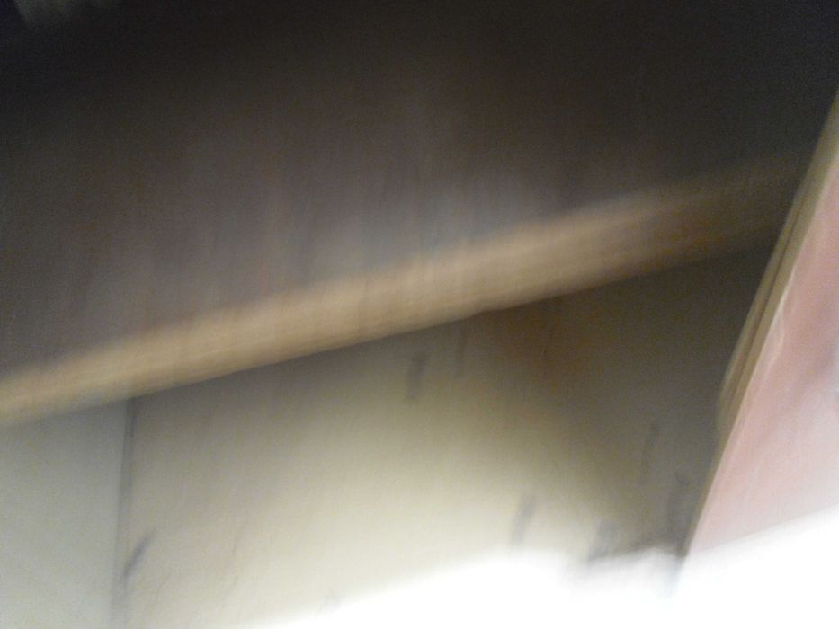 Дървена разтегателна маса  и шкафче за обувки