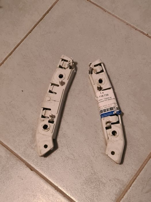 Suport original bară față stânga / dreapta Ford Focus 3 facelift