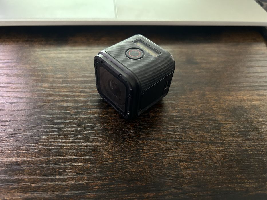 Vand Go Pro Session 5 cu accesorii