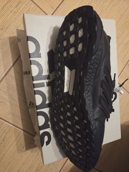 Adidași Adidas Ultraboost – mărimea 44 (28 cm) – NOI – piele 100%