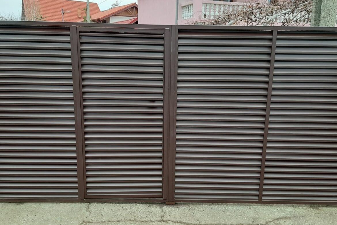 garduri si porti tip jaluzea fer forjat șipcă metalică plasă bordurată