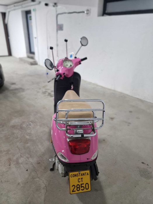 Piaggio Vespa LX50 PINK