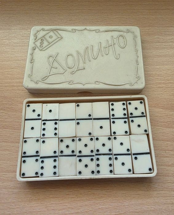 старо бакелитено домино