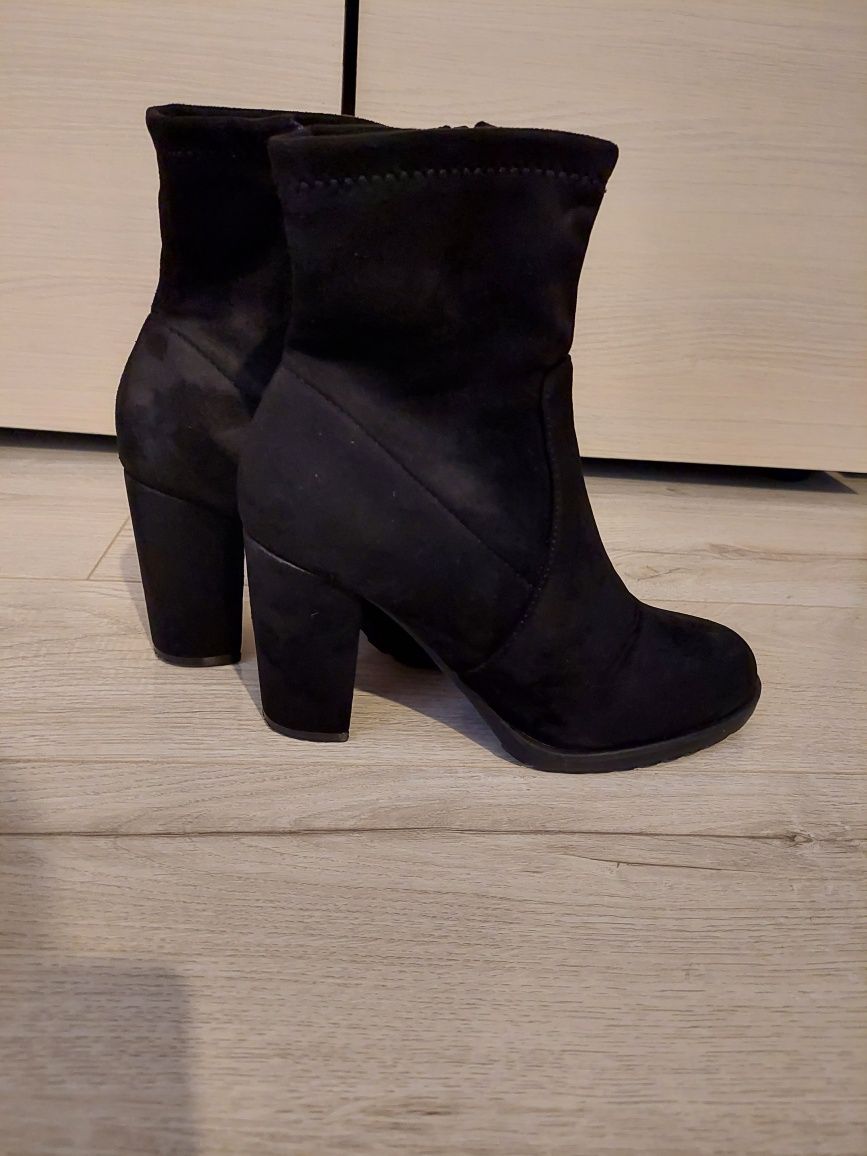 Botine negre cu toc im. piele intoarsa