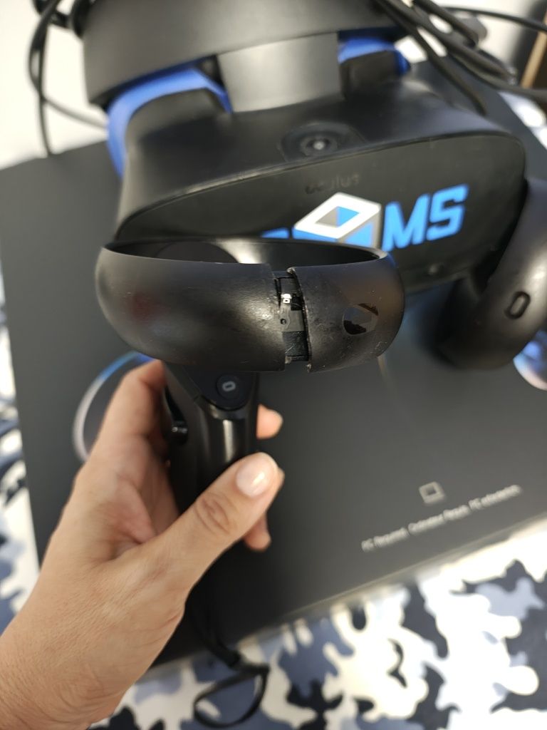 Oculus Rift S - 6 хедсета