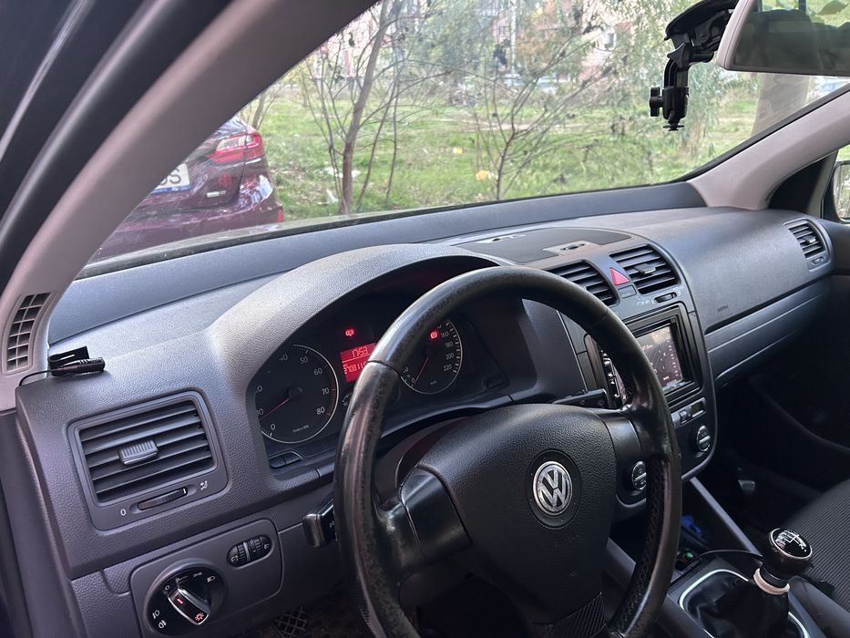 Volkswagen Golf 5 – 1.4 16V, 75CP – 2004 – 2.500€