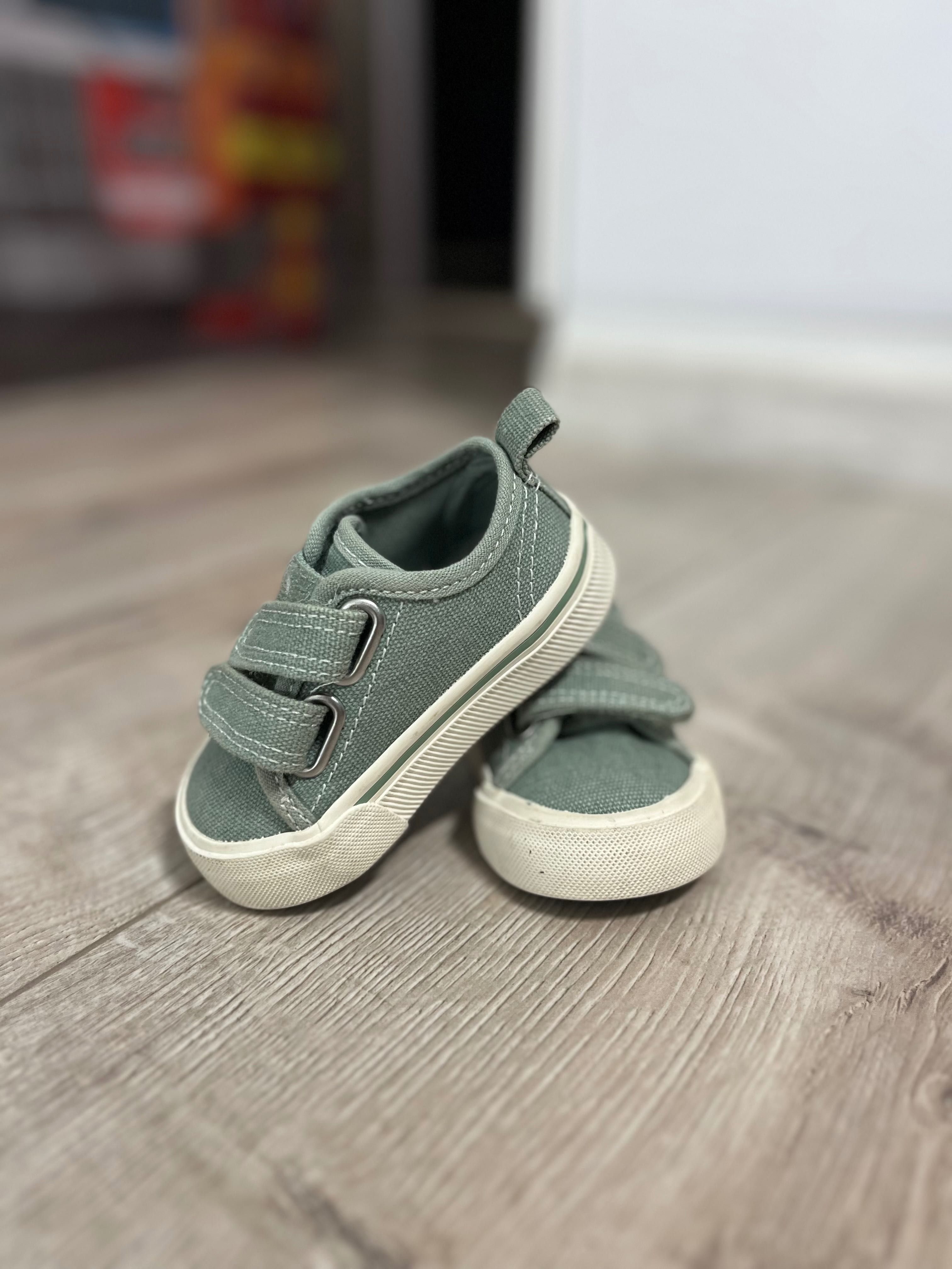 Обувки за момченце (Crocs, Nike, Adidas, H&M)
