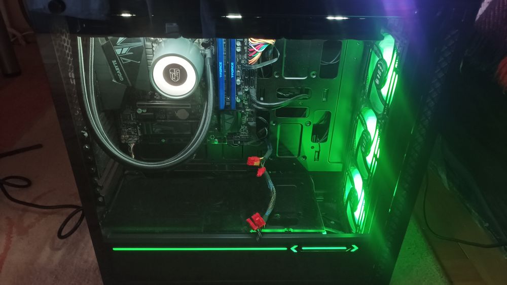 Компютър с intel i5 10600k 16gb ram