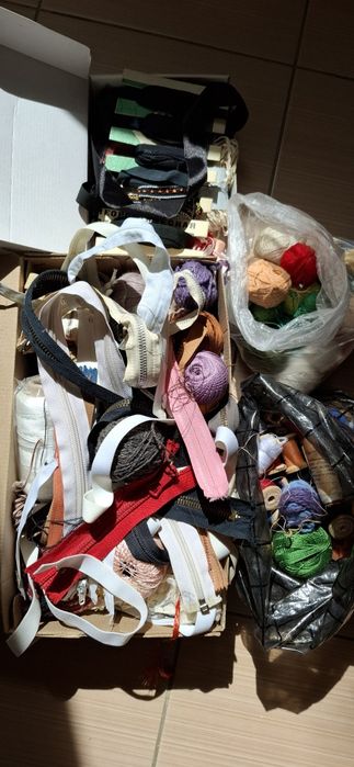 Продам нитки, замки, тесьма