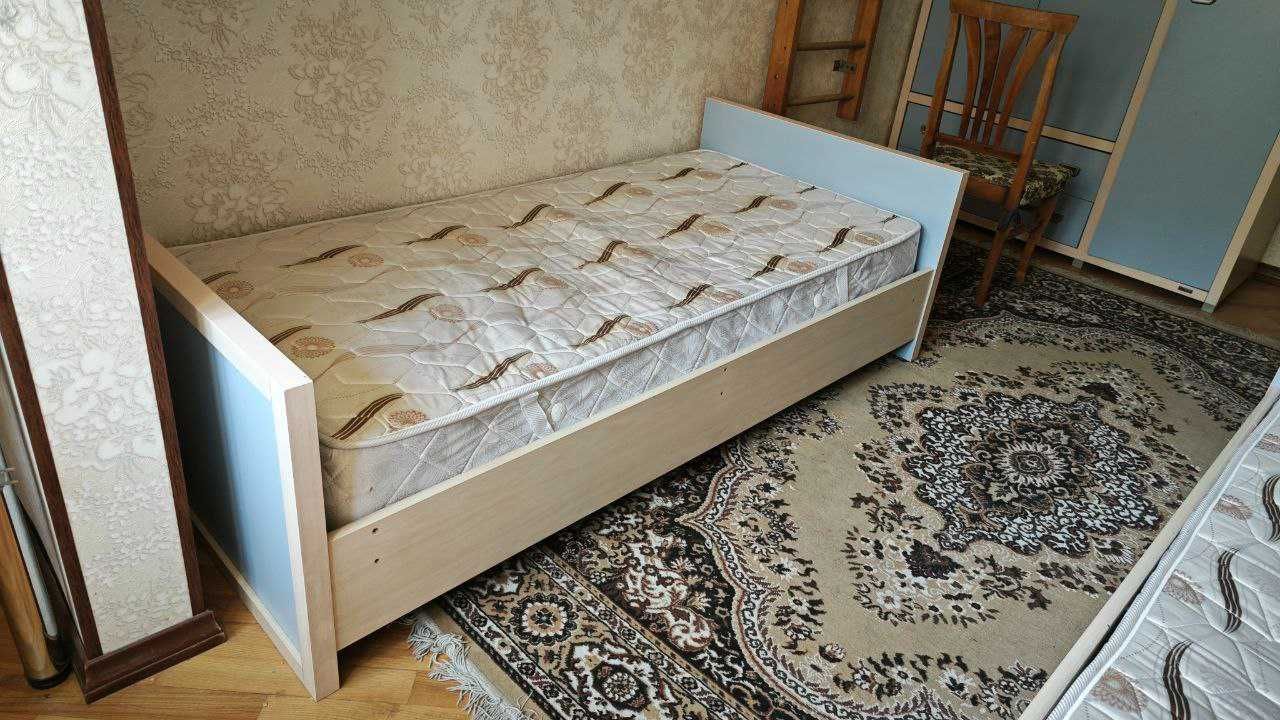 Продается кровати и шкаф