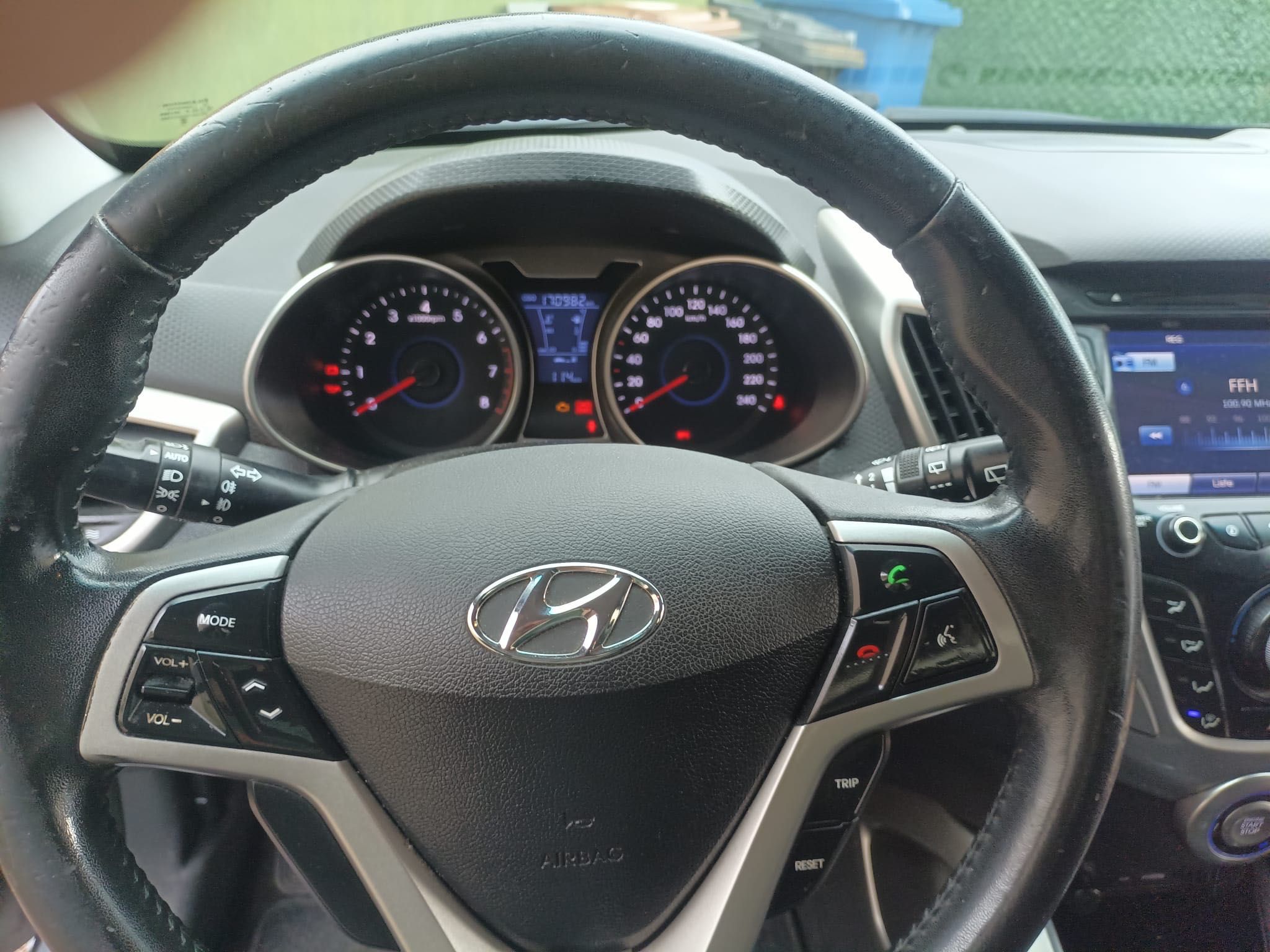 Hyundai Veloster – Отлично състояние, готов за пътя!Нов внос!