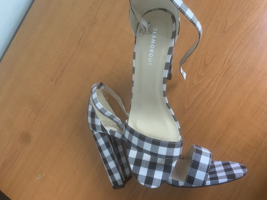 Sandale noi marime 39