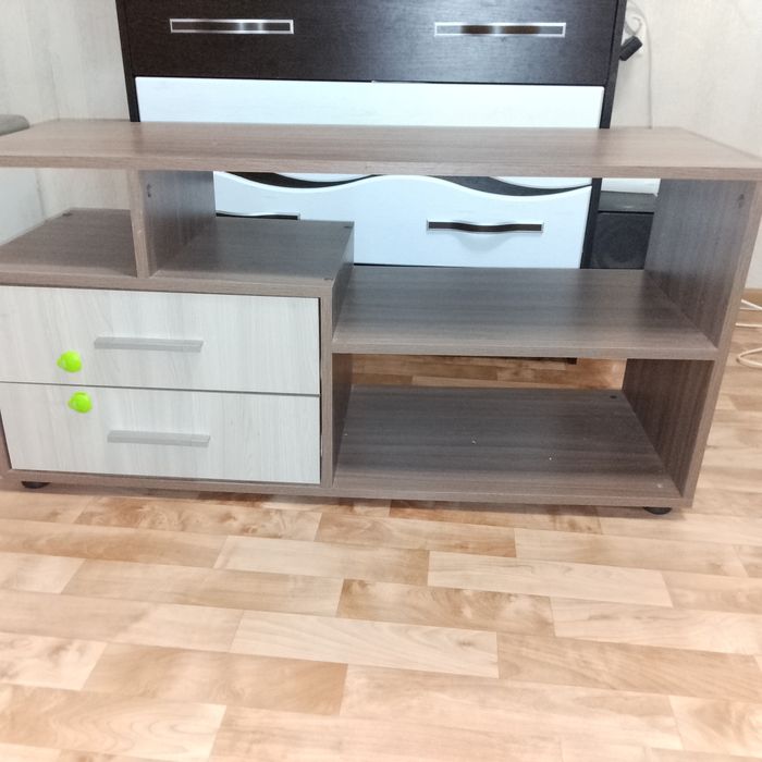 Продается ТВ тумба, в хорошем состоянии