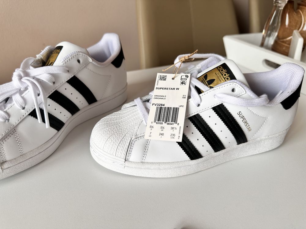 Adidas superstar mărimea 38 2/3 noi, de vanzare!