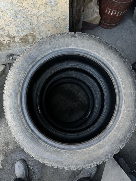 Продам 4 зимних колеса 205/55/16 Pirelli
