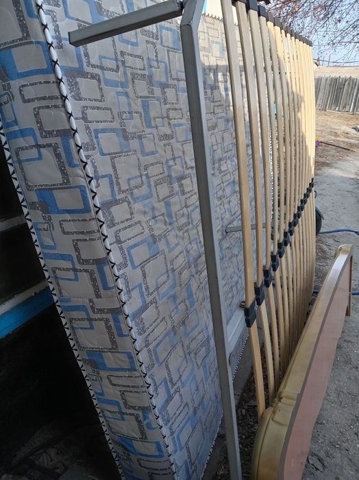 Продам кровать матрас