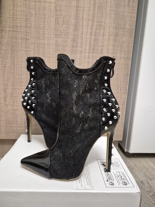 Обувки с висок ток