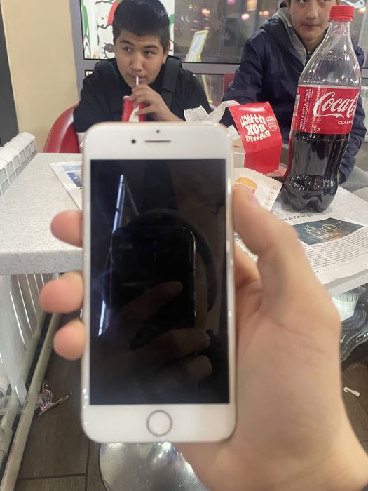 Iphone 8 64gb.