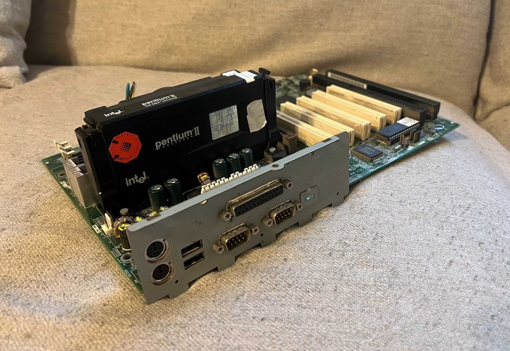 Kit retro placa de baza Pentium II cu sursa originala testata
