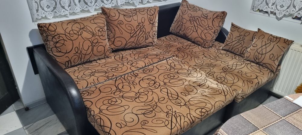 Разтегателен ъглов диван