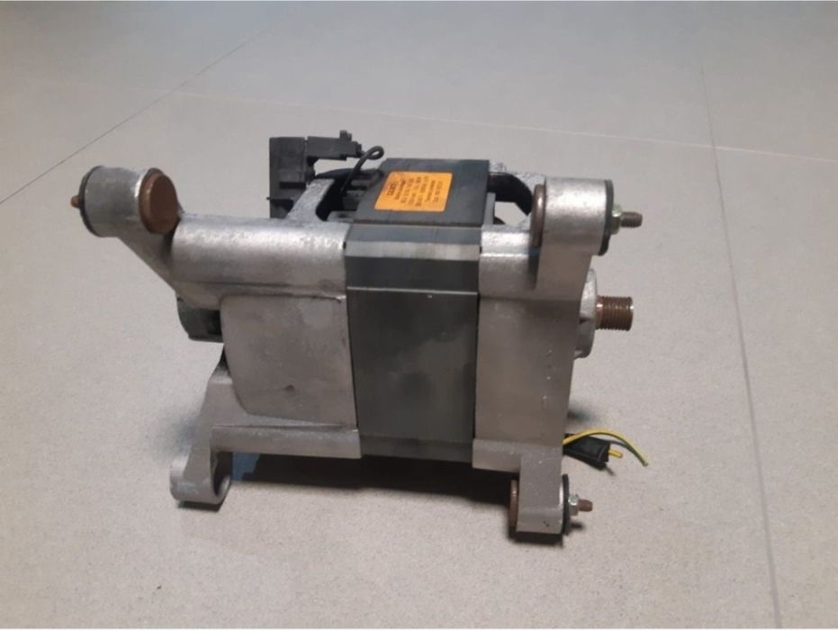 Motor + pompa de evacuare masina de spalat Indesit