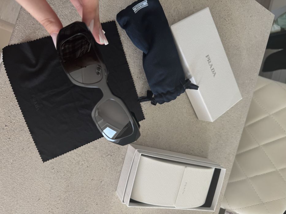 Ochelari de soare prada