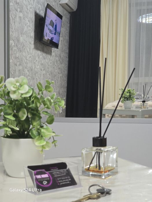 1-но комнатная квартира.1 этаж. Посуточно. 1 этаж с балконом. 10000т.