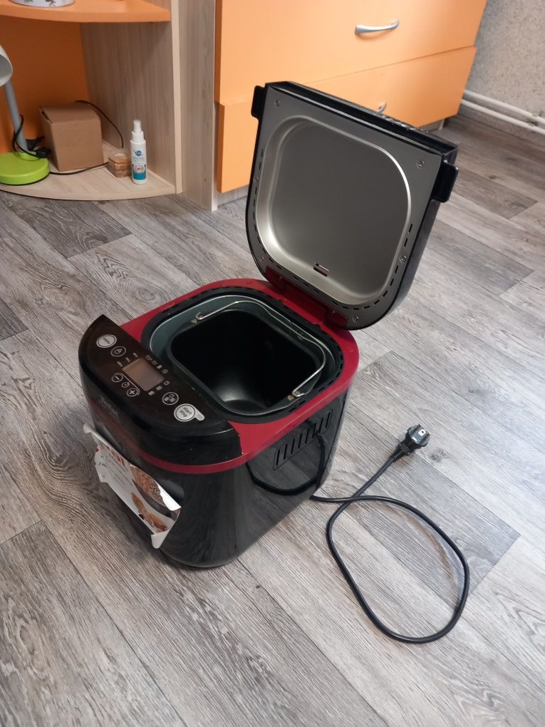 Хлебопекарна Tefal