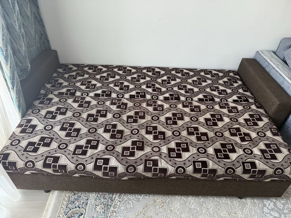 Продаю б/у диван