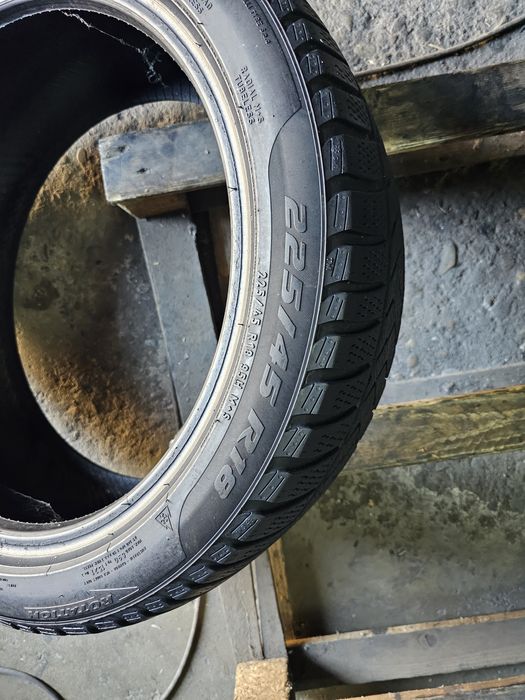 2 anvelope iarna 225 45 18 Pirelli Sottozero3 Runflat