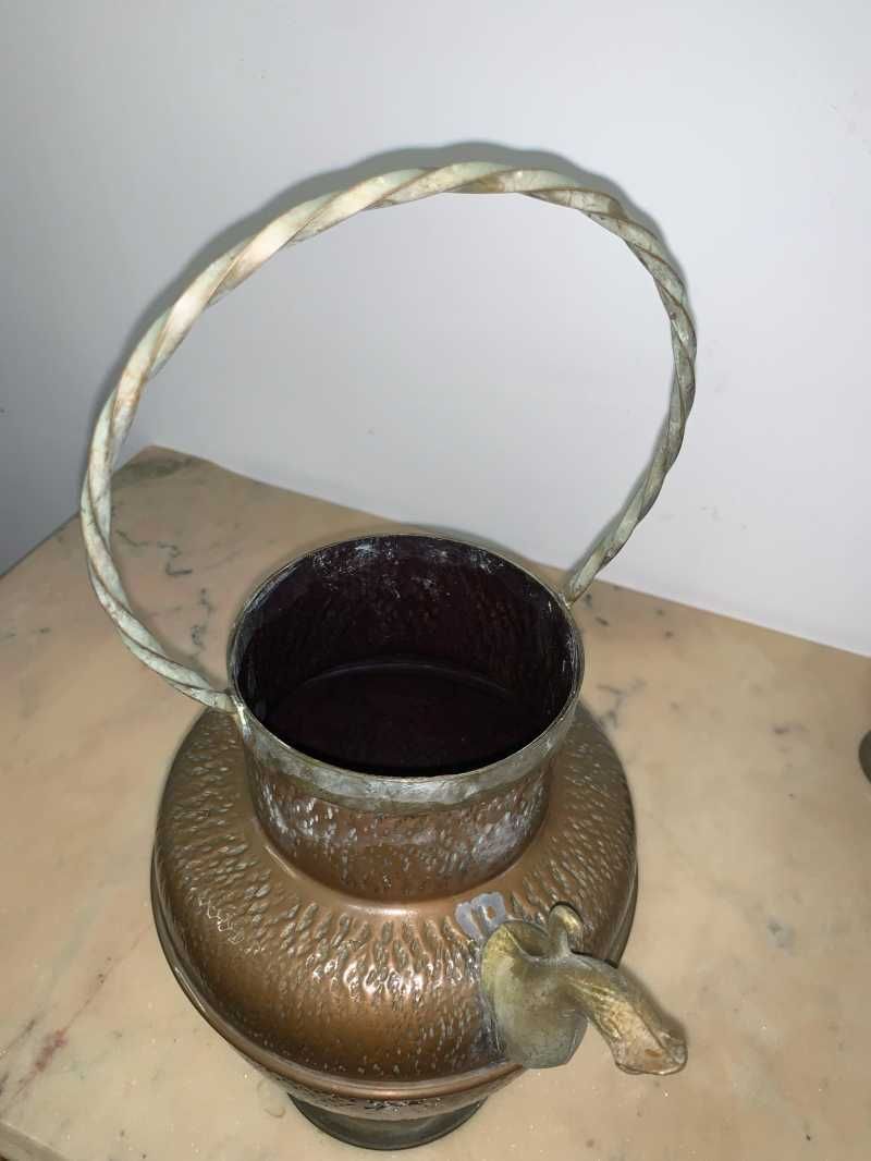 Set carafe sase buc din cupru cu ornament si maner din bronz