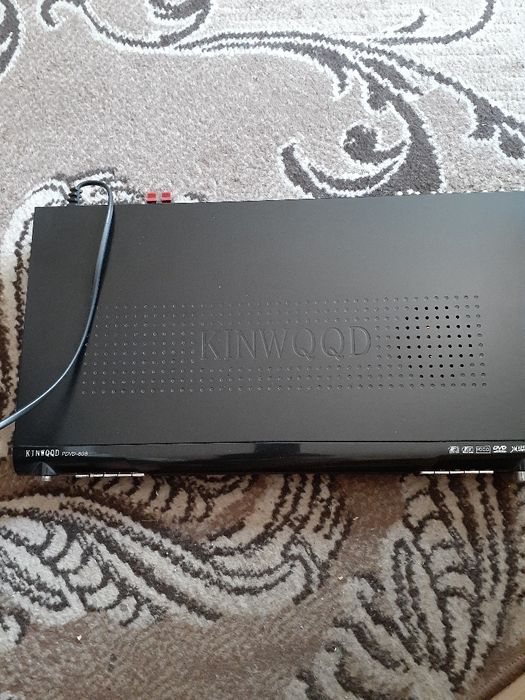 Продам видеоплеер б/у в рабочем состоянии фирма KINWGGD с кассетами