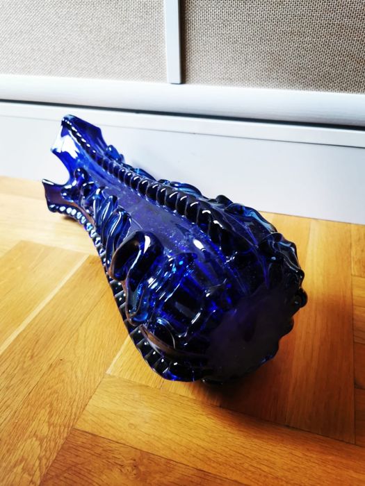 Антикварна кобалтово синя стъклена ваза ръчна духано стъкло орнаменти