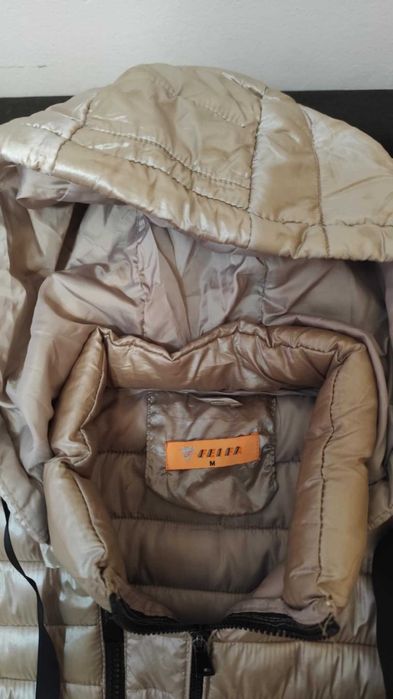 Дамско яке с качулка