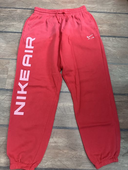 червено долнище Nike