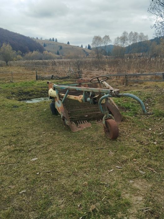 Masina de scos (recoltat) cartofi, ceapa, usturoi