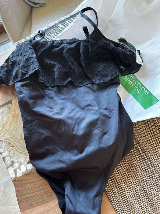 Бански от две части и цели бански на Beneton