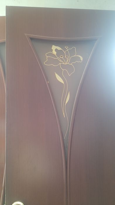 Есіктер бар Акшұқырда.