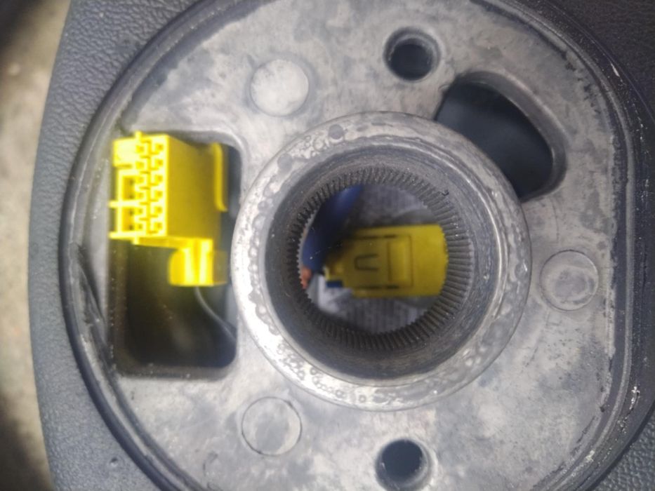 Волан за AUDI A4
Заводски индекс  B6 8E
Цена 50лв