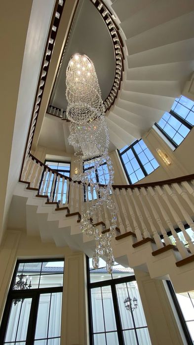 Qasr. Махалла зур. 1000квм. 9та хона