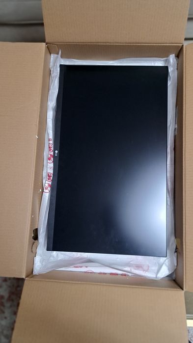 Vand monitor LG diagonala 69 cm