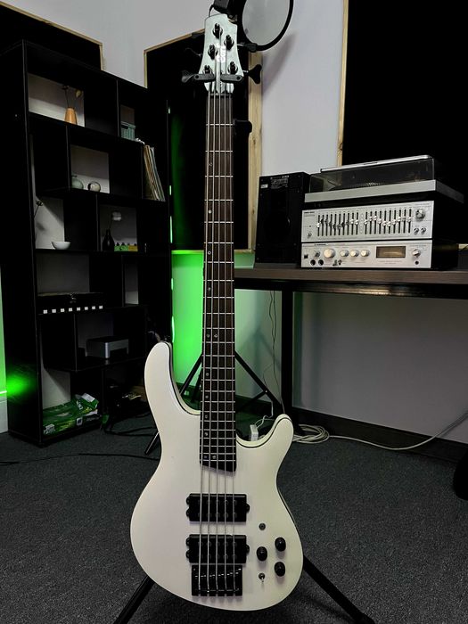 Продам бас-гитару Cort C5H