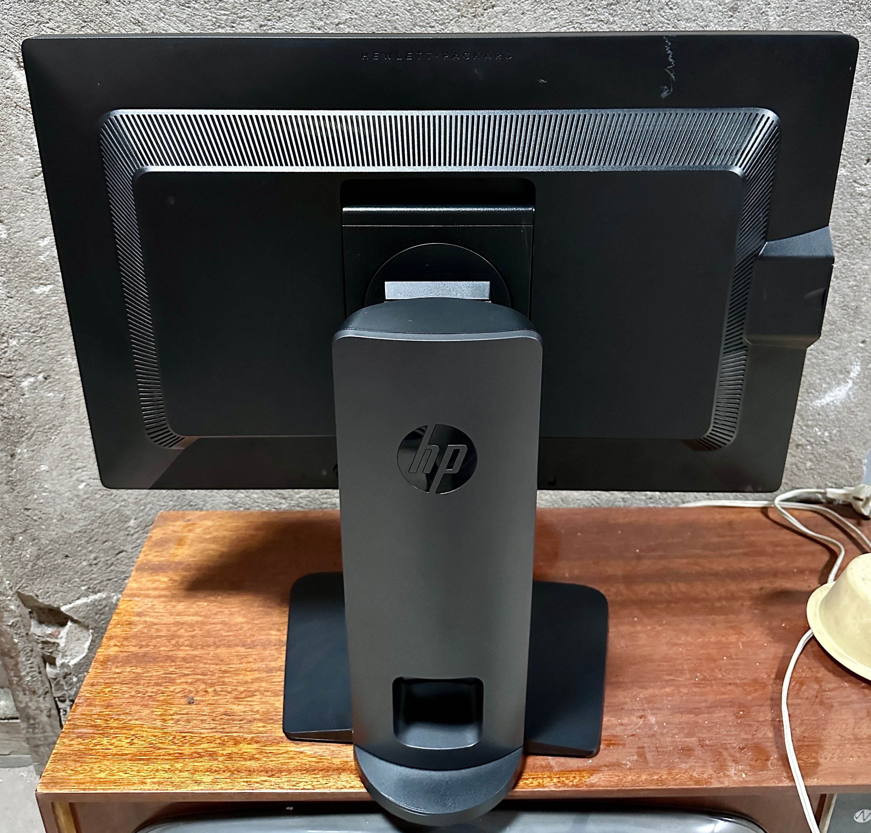 Монитор HP Z Display Z24i (2 броя)