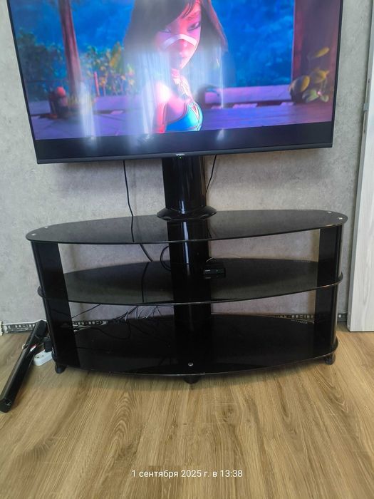 Продам стеклянную тумбу со стендом под ТВ Ultimate