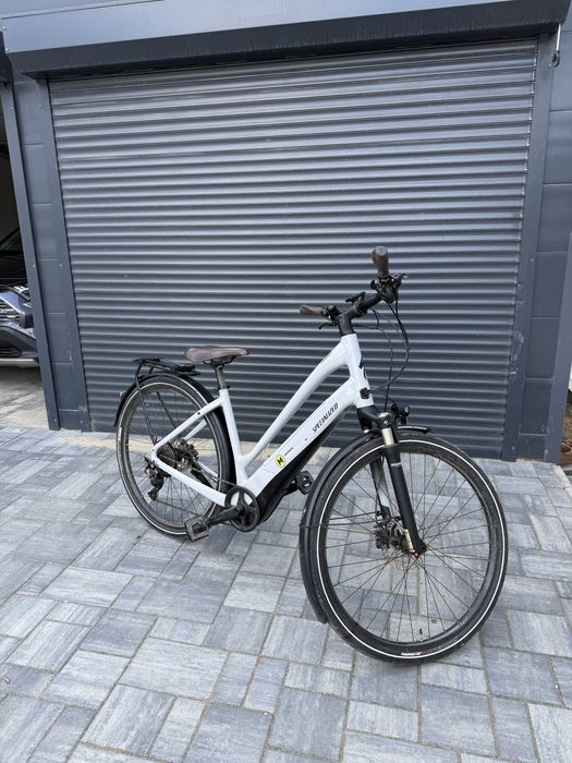 Bicicleta electrica specialized como