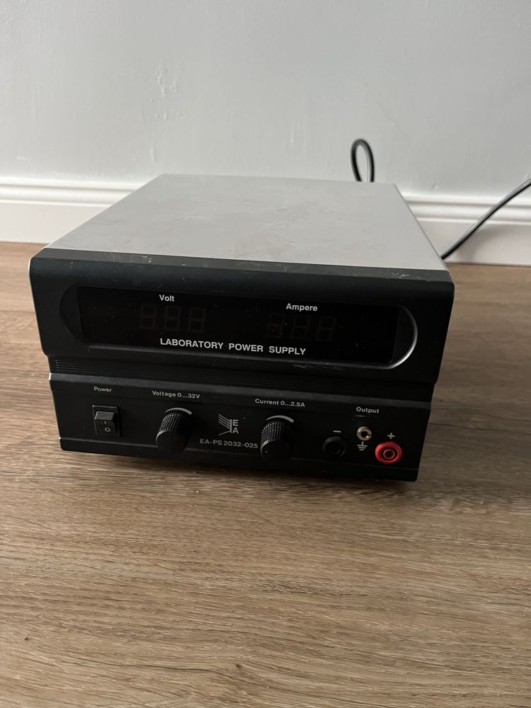 Sursa de laborator (32 V 2.5 a)