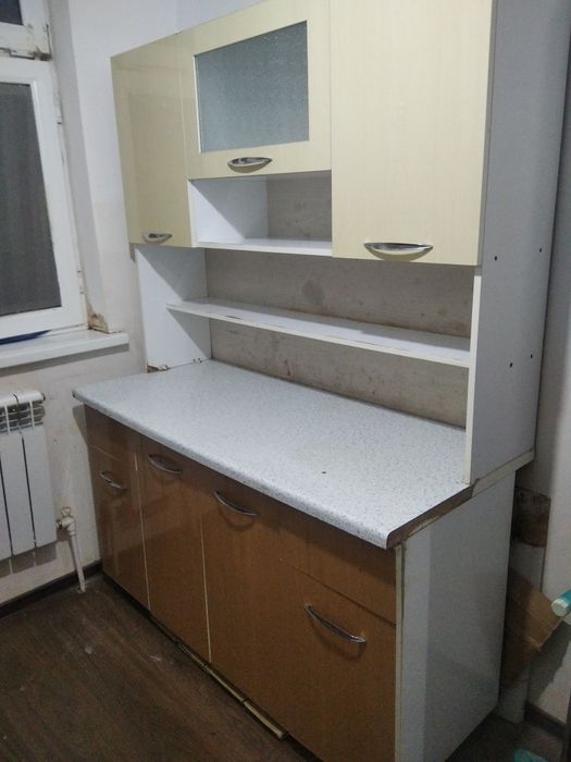 Oshxona shkafi xolati yaxwi