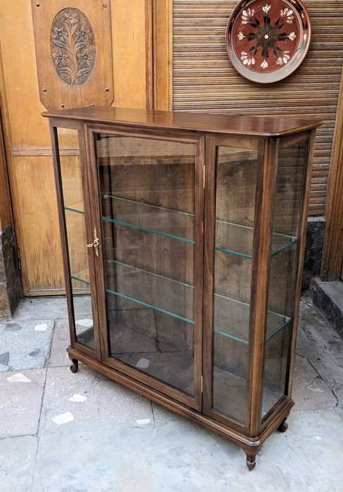 Две антикварные Витрины после качественной реставрации на выбор.