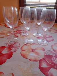 Елегантни чаши за вино