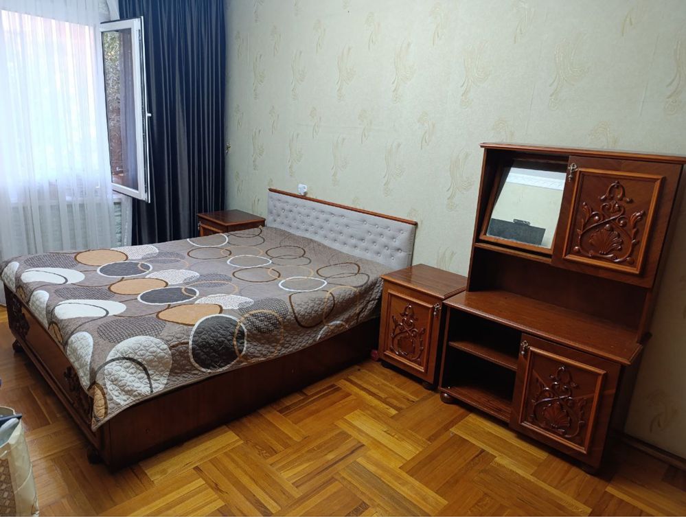 Продается спальный гарнитур румынский